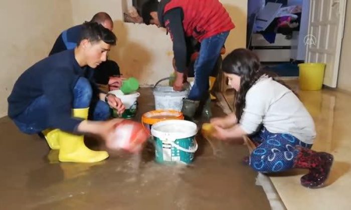 Karların erimesinin ardından 3 evi su bastı