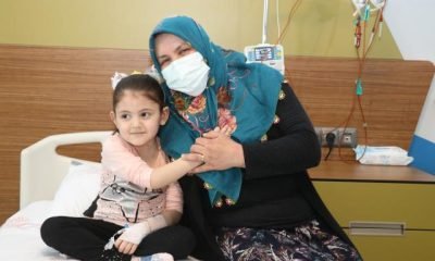 Kars’tan ambulans uçakla Adana’ya getirilen çocuğa çölyak teşhisi konuldu