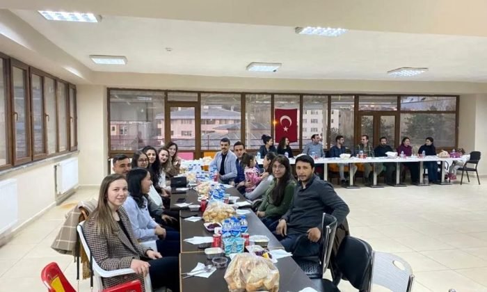Digor Kaymakamı Karakaş sağlık çalışanlarıyla iftarda buluştu