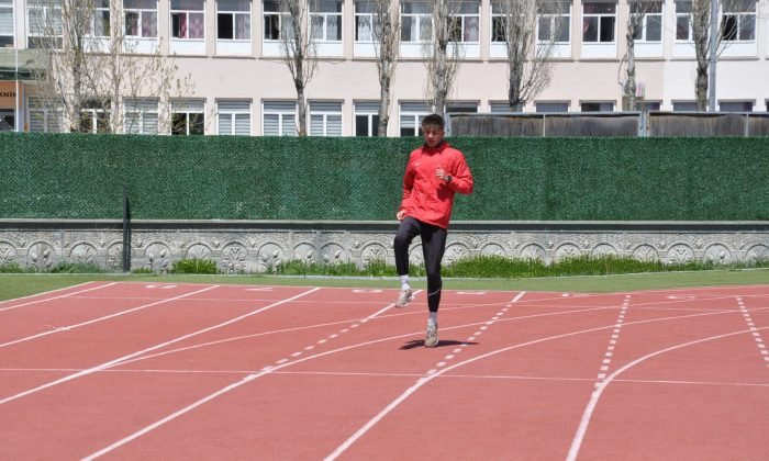 Karslı atlet 36 yıllık rekoru kırarak Dünya 3’üncü oldu