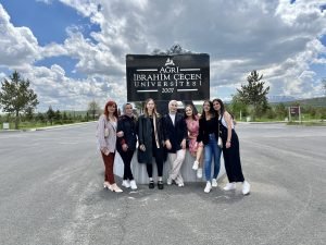 Gönüllü hizmet projesiyle Portekiz’e giden 16 öğrenci Ukrayna için seferber oldu 5 AW624274 01