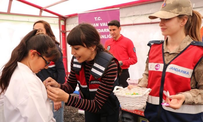 Ardahan’da “en iyi narkotik polisi anne” ve “KADES” uygulaması tanıtıldı