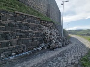 kars kalesinin istinat duvari coktu 1