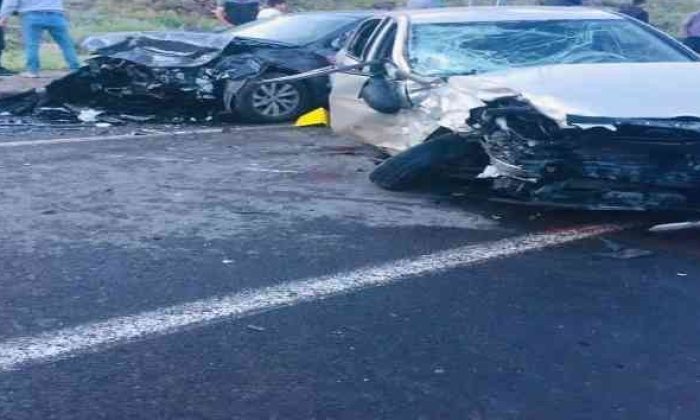 Kars’ta iki otomobil çarpıştı: 3 yaralı