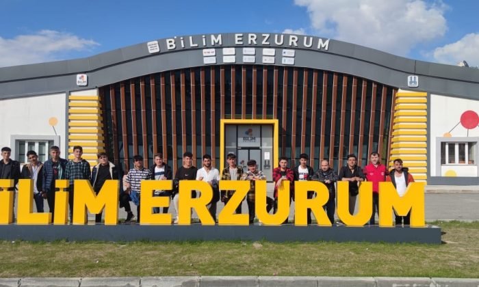 Karayazılı gençlerden ‘şehrimi tanıyorum’ turu