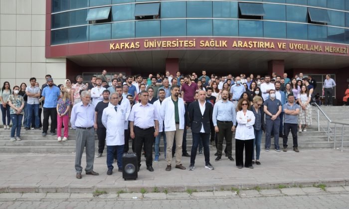 Kars’ta doktora saldırıya tepki