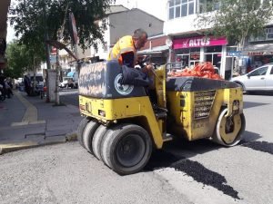 Ardahan’da yol ve kaldırımlarda çalışmalar hızlandı 2 AW640971 06
