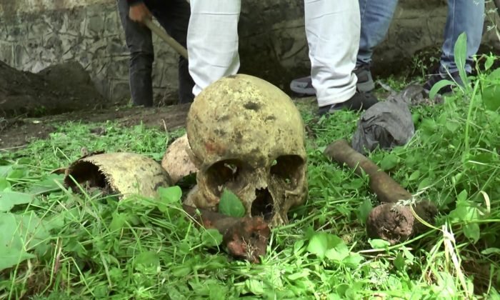 Su patlağı için yapılan kazıda ortaya çıkan kemik parçaları panik yaşattı