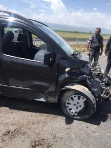 Horasan - Pasinler karayolunda trafik kazası: 2 yaralı 1 AW644177 02