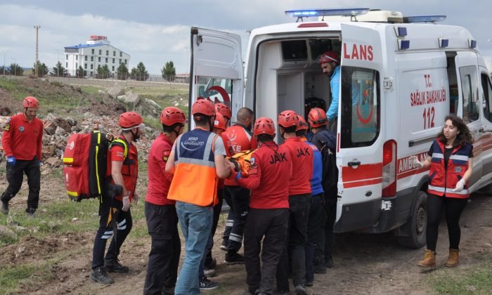 Kars’ta nefesleri kesen deprem tatbikatı