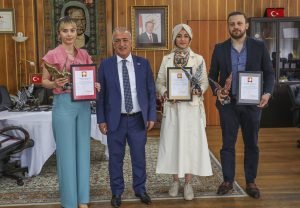 Öğretim elemanlarına akademik teşvik ve ödül töreni düzenlendi 4 AW647263 07