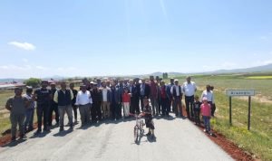 Milletvekili Arslan, köy yolunda incelemede bulundu 1 AW648906 05