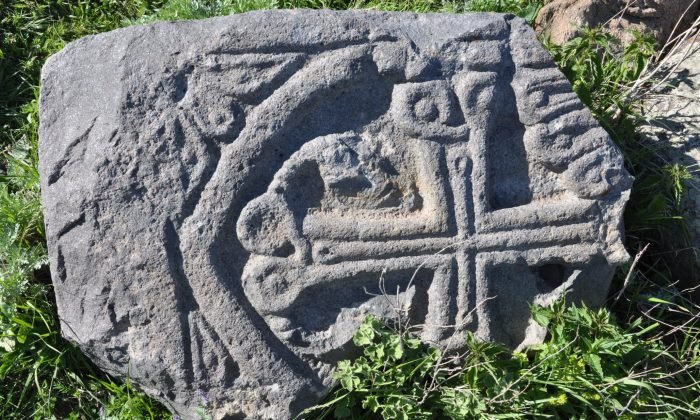 Kars’ta tarihi mezarlık yok oluyor