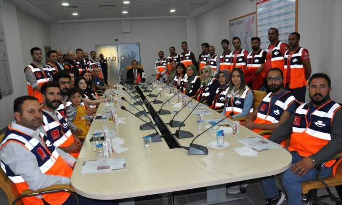 Kars’ta AFAD gönüllülerine sertifikaları verildi