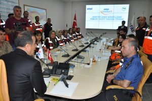 Kars’ta AFAD gönüllülerine sertifikaları verildi 2 AW653112 02