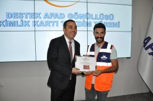 Kars’ta AFAD gönüllülerine sertifikaları verildi 3 AW653112 03