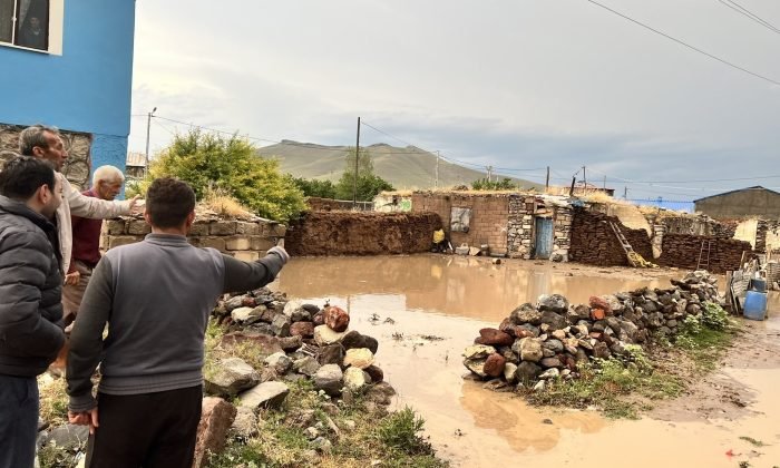 Meteoroloji uyarmıştı, Digor’da bir köyü sel vurdu