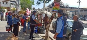 Kars’ta zabıtadan kaldırım işgali denetimi 1 AW661133 02