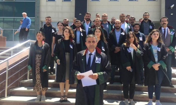 Kars’ta avukatlardan basın açıklaması