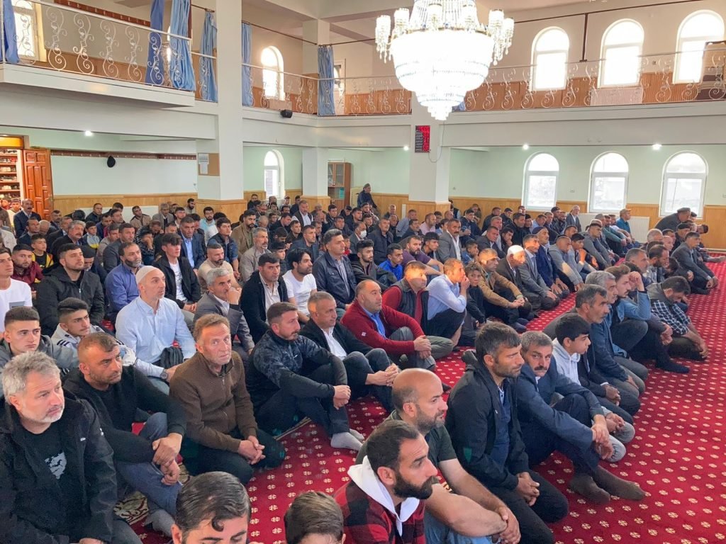 Kars'ta Bayram namazında camiler doldu 1 AW665221 04