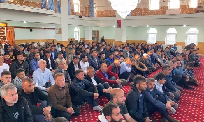 Kars’ta Bayram namazında camiler doldu