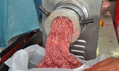 Kars’ta kasapların kıyma mesaisi başladı