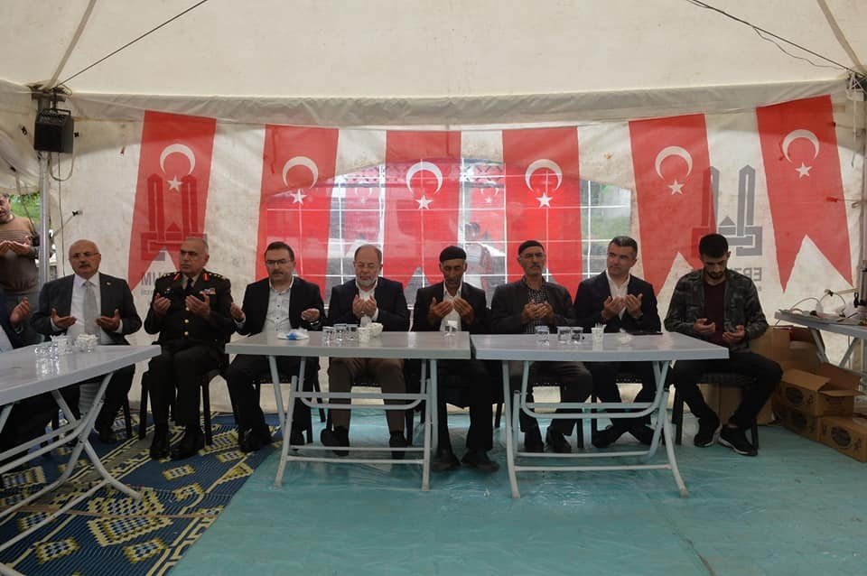 Şehit ailesine taziye ziyareti 3 AW666669 03