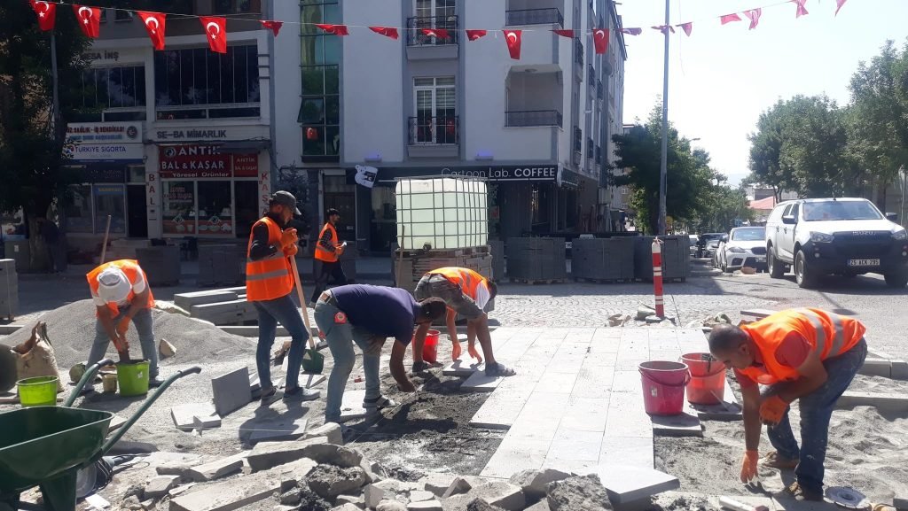 Kars inşaat alanına döndü 1 AW669198 01