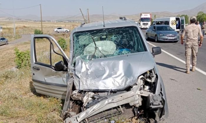 Ağrı’da meydana gelen trafik kazasında 12 kişi yaralandı