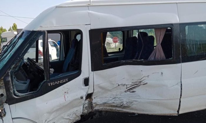Ağrı’da meydana gelen trafik kazasında 12 kişi yaralandı