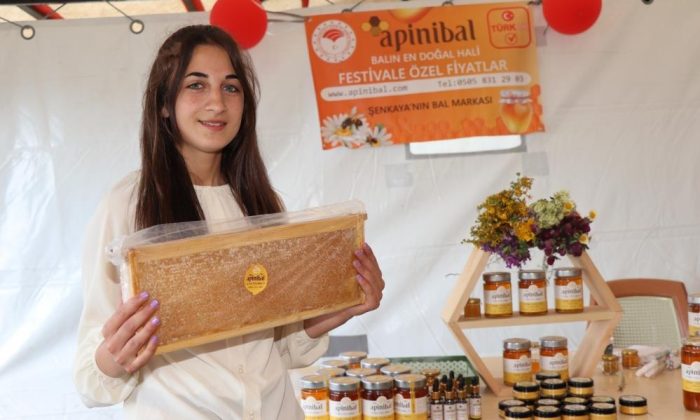15. Şenkaya Kültür ve Bal Festivali’nde 16 yaşında ‘bal güzeli’ seçildi