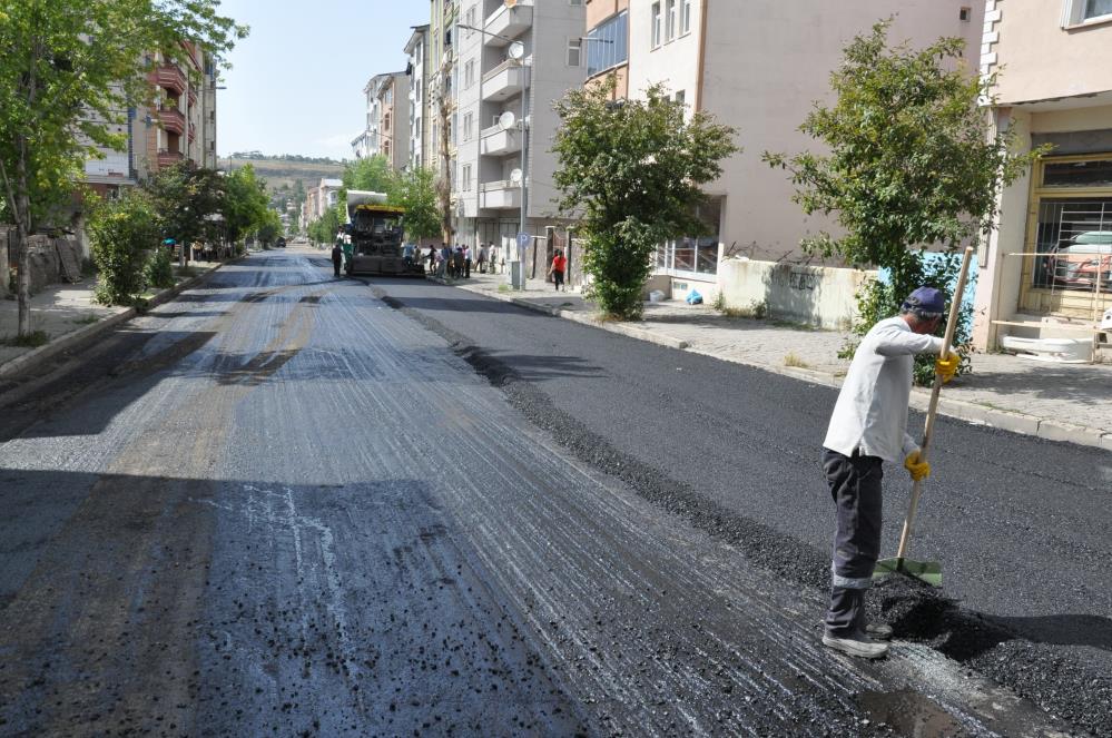 Belediye alt yapı ve üst yapı çalışmalarına hız verdi 3 AW671045 04