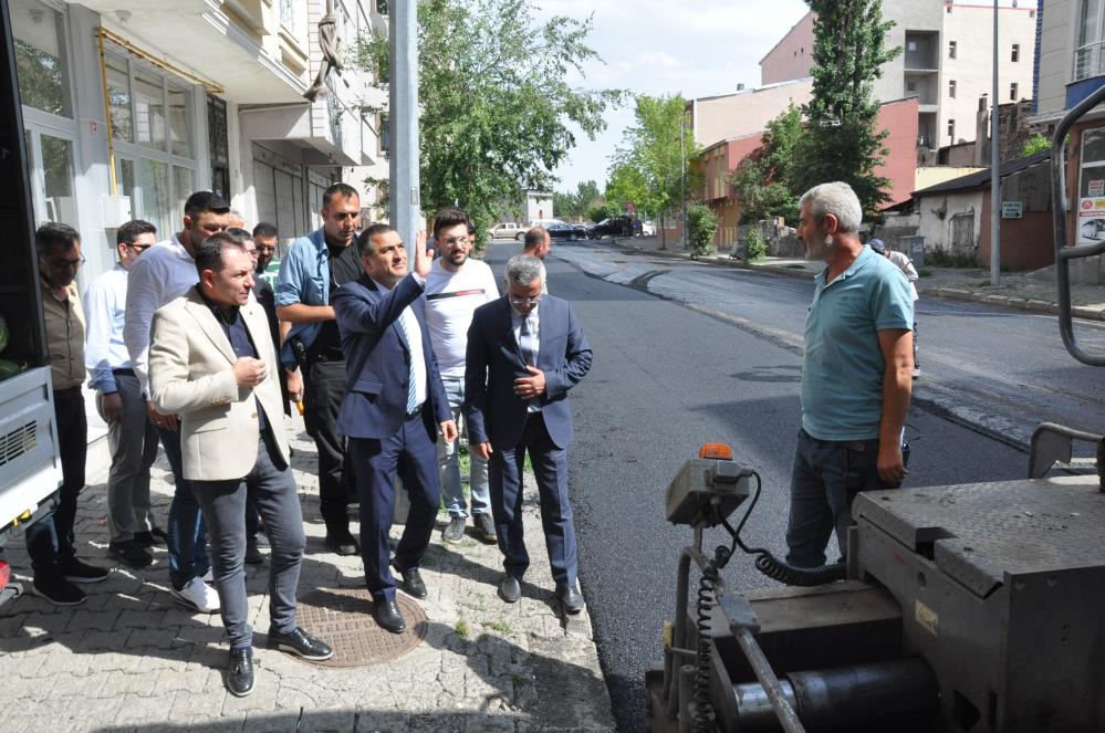 Belediye alt yapı ve üst yapı çalışmalarına hız verdi 4 AW671045 05