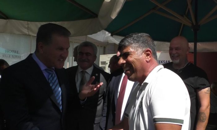 Mustafa Sarıgül’ün gülen adam paylaşımı binlerce beğeni aldı