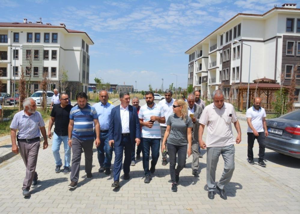 Milletvekili Çelebi: "300 konutun teslimine Ağustos ayı içinde başlanacak" 1 AW679179 01
