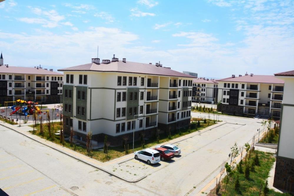 Milletvekili Çelebi: "300 konutun teslimine Ağustos ayı içinde başlanacak" 4 AW679179 04 1