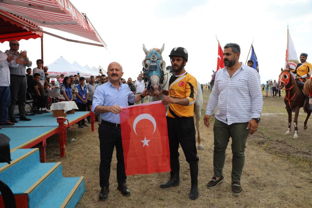 Ağrı'da Mahalli At Yarışları ve At Şenliği renkli görüntülere sahne oldu 2 AW679299 06