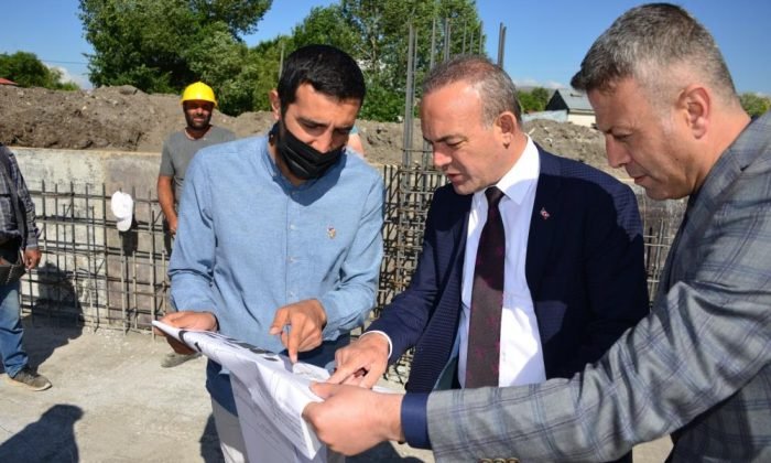 Vali Öner, Ardahan Tekstil Atölyesi inşaatında incelemelerde bulundu
