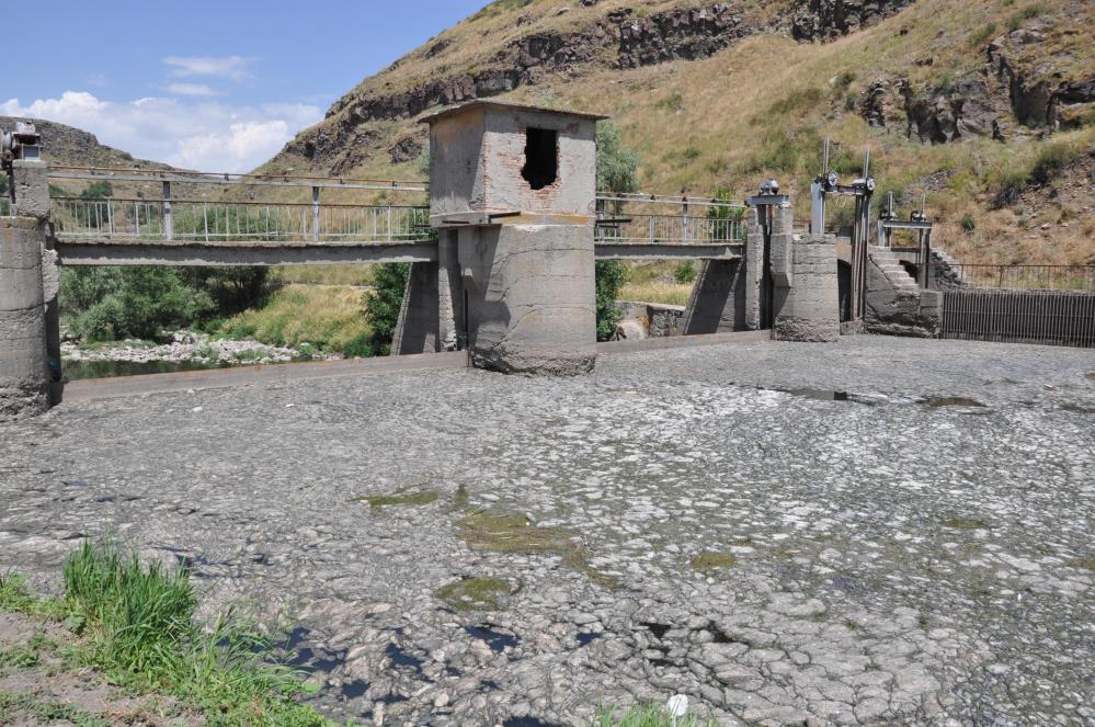 Kars Çayı'na Bırakılan Atıklar Barajda Toplandı 1 AW681893 01