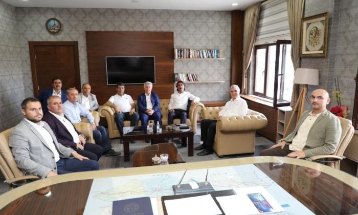 Sakarya Büyükşehir Belediye Başkanı Yüce, Ağrı Milli Eğitim Müdürü Kökrek’i ziyaret etti