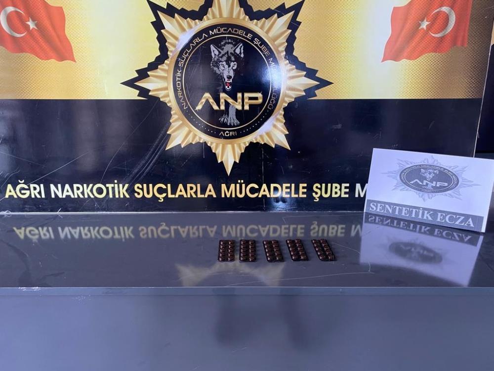 Ağrı’daki eş zamanlı uyuşturucu operasyonunda 4 tutuklama 1 AW687294 02