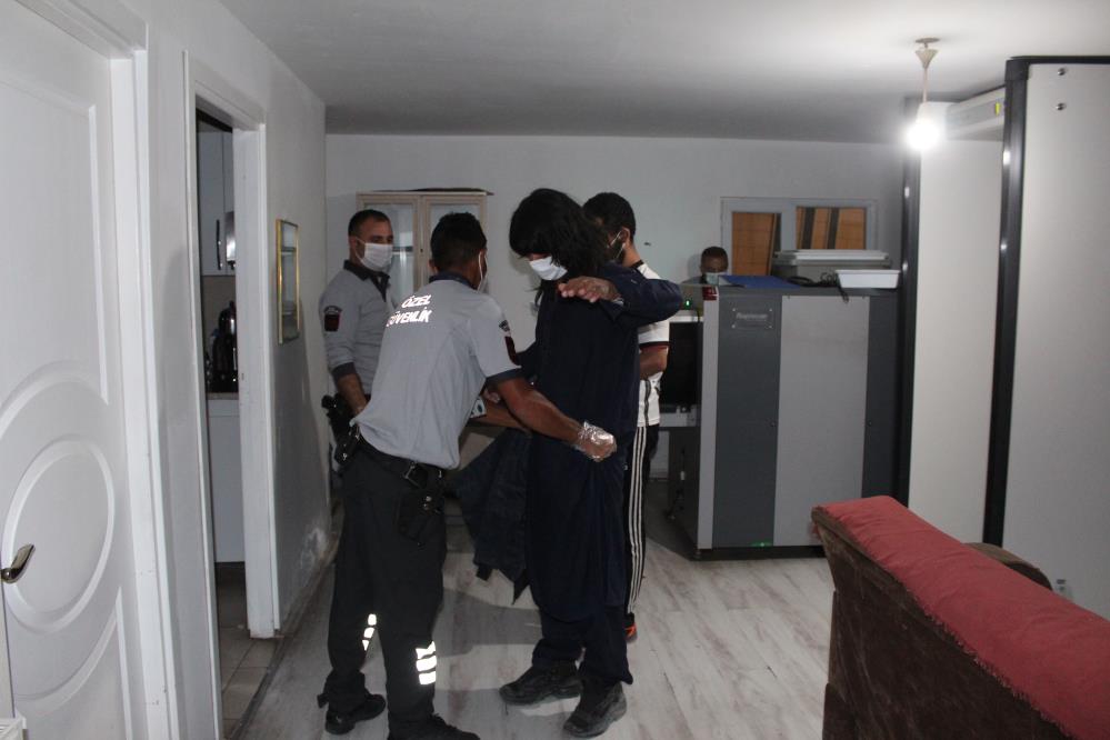 Iğdır'da 906 Afganistanlı göçmen ülkelerine gönderildi 4 AW689065 05