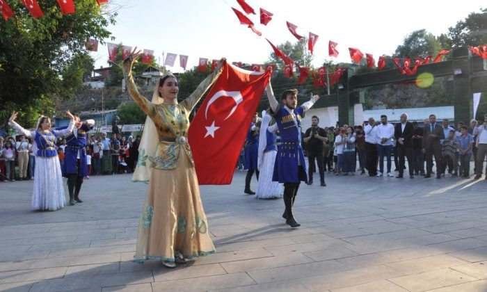 Kars ‘1. Altın Eller Geleneksel El Sanatları Festivali’ başladı
