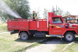 Belediye ekipleri park ve bahçelerde ilaçlama yaptı 1 AW697014 01