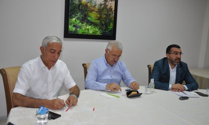 AK Parti heyeti basınla buluştu