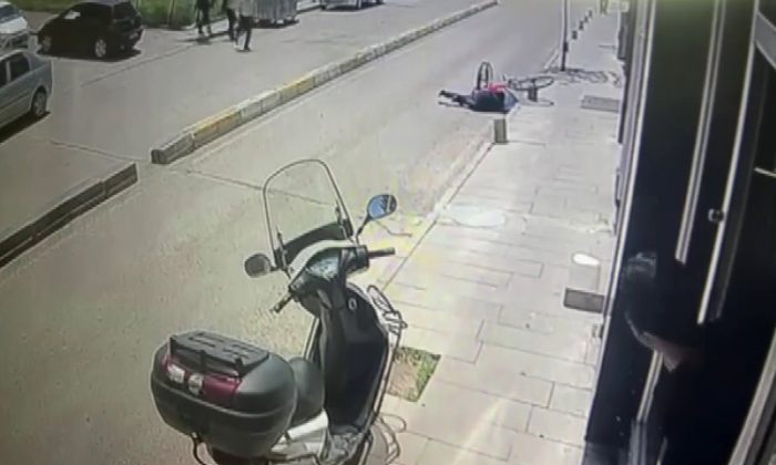 Bisiklet kazası güvenlik kameralarına yansıdı