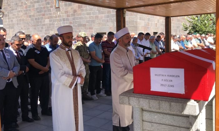 Kalp krizi geçirerek hayatını kaybeden sözleşmeli er son yolculuğuna uğurlandı