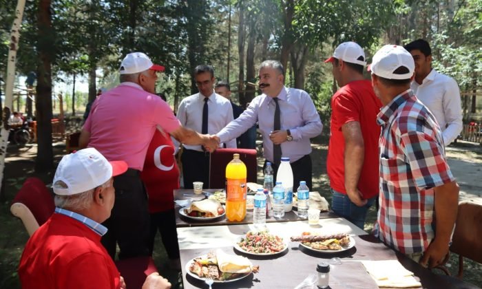 Ağrı’da minik eller, yetişkin gençler ve engelsiz yürekler zafer pikniğinde buluştu