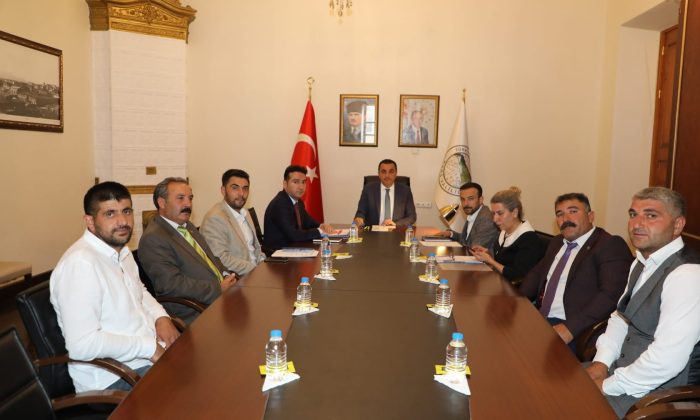 Kars Valisi Öksüz’ün, muhtar buluşmaları devam ediyor