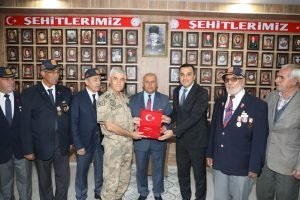 Jandarma Genel Komutanı Kars’ta ziyaretlerde bulundu 1 AW707953 03